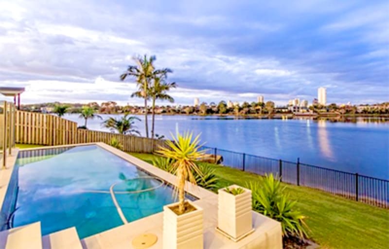 Painters in Burleigh Waters