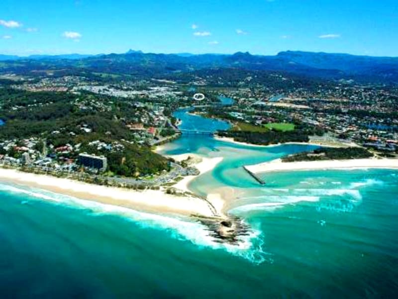 Painters in Currumbin Waters