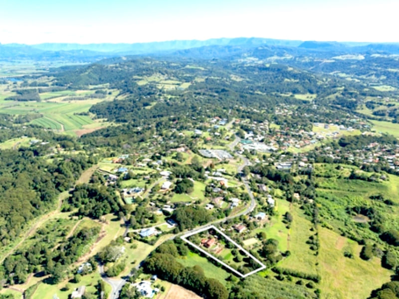 Painters in Terranora, New South Wales